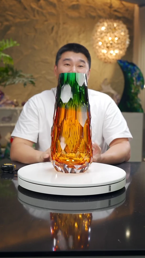 摆件福利琥珀绿凹切面花瓶