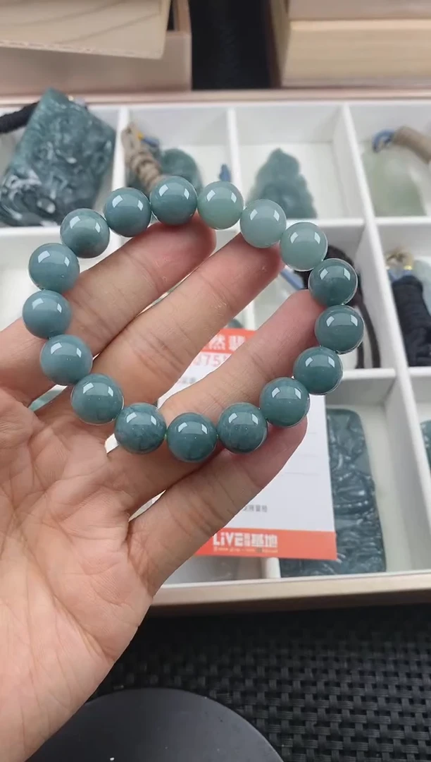 翡翠未镶嵌颈饰