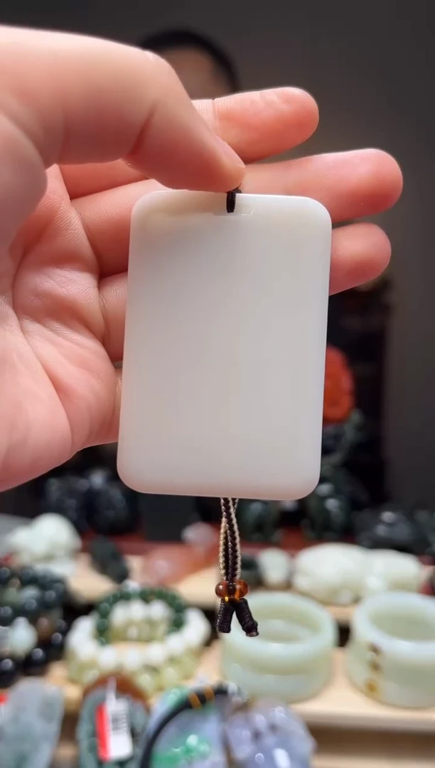 颈饰未镶嵌和田玉小*巴吊坠