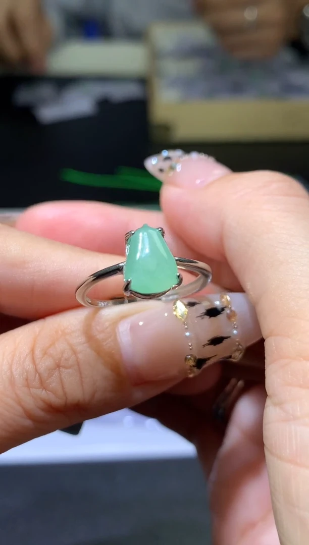 颈饰未镶嵌翡翠净货