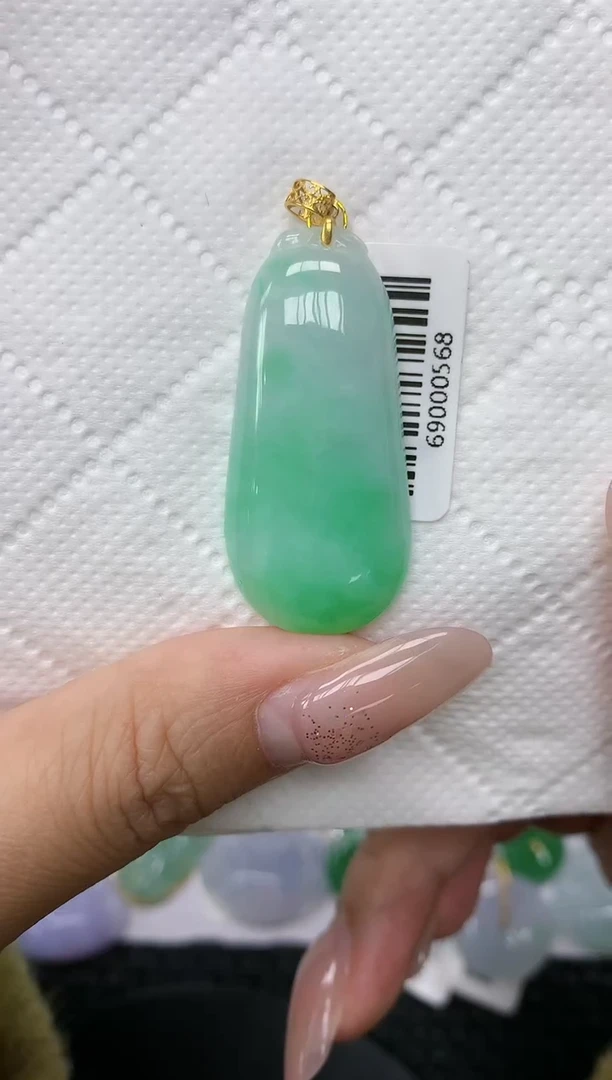 颈饰18K金镶嵌翡翠1111111111