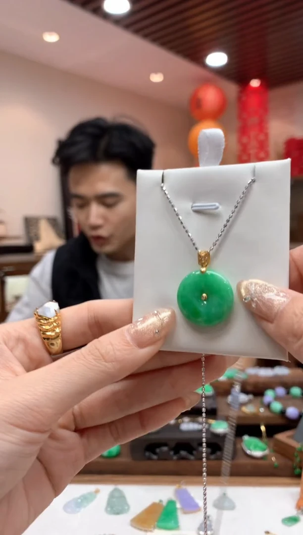 【闪购商品】翡翠吊坠(不含链)18K金镶嵌平安扣