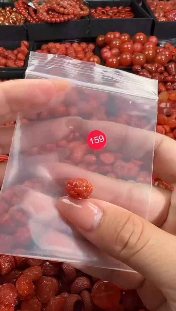 南红玛瑙未镶嵌颈饰1