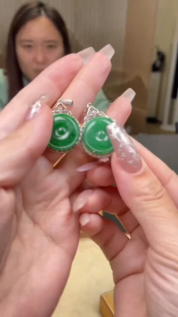 【闪购商品】翡翠颈饰未镶嵌多样性发货 (只发一件) *A48