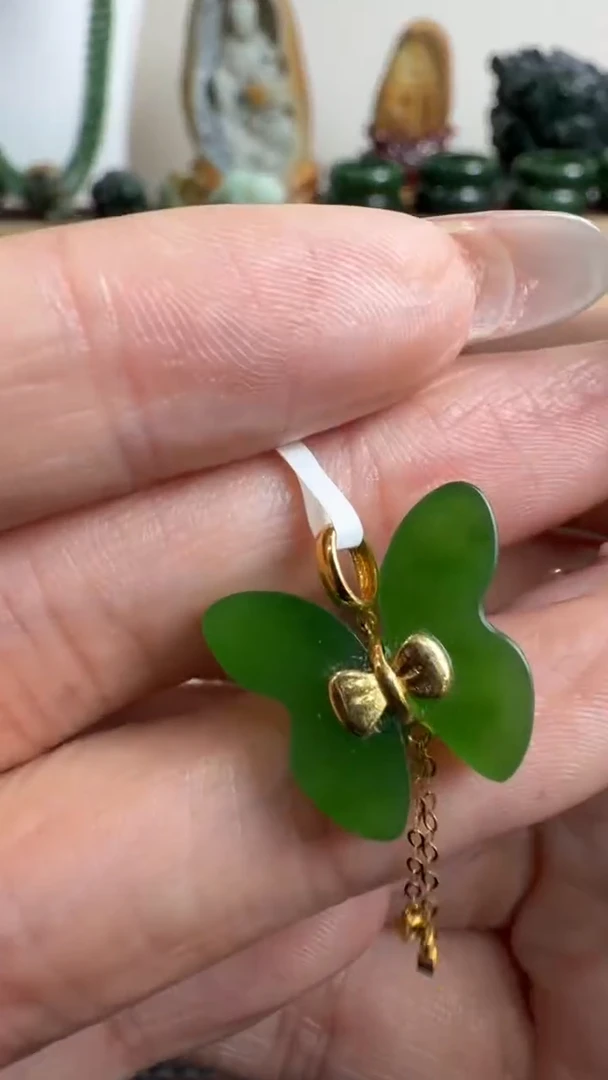 颈饰18K金镶嵌和田玉挂件