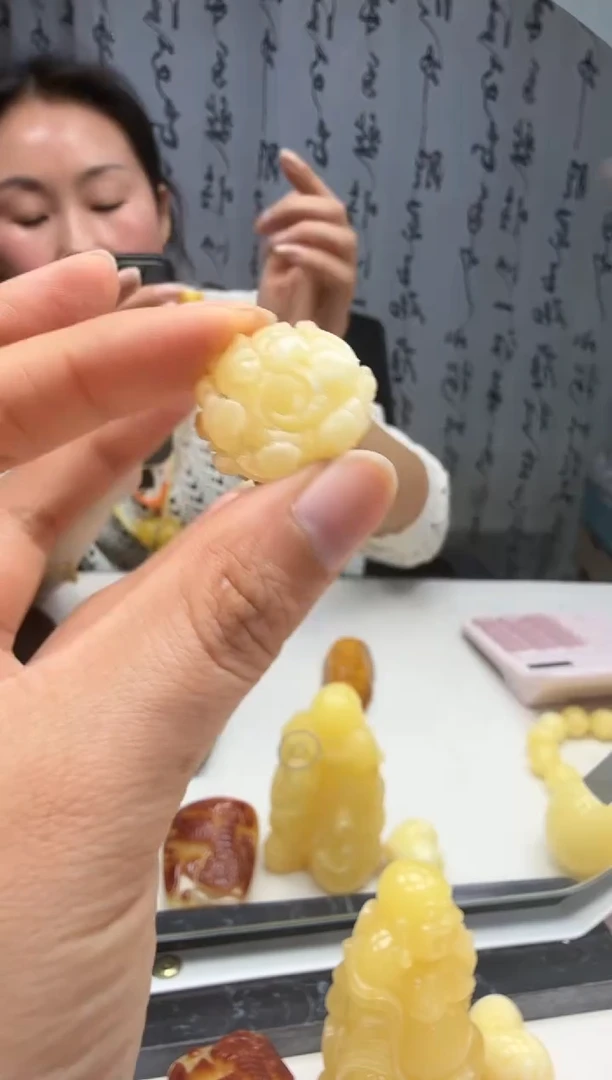 裸石琥珀未镶嵌如图