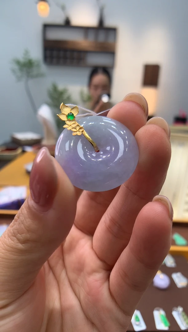 颈饰18K金镶嵌翡翠平安扣