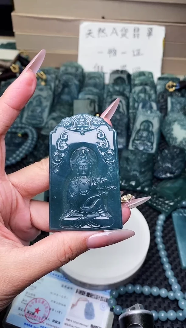 颈饰未镶嵌翡翠
