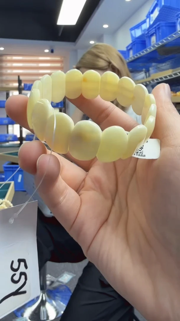 未镶嵌琥珀手链212秒拍号 假一罚三