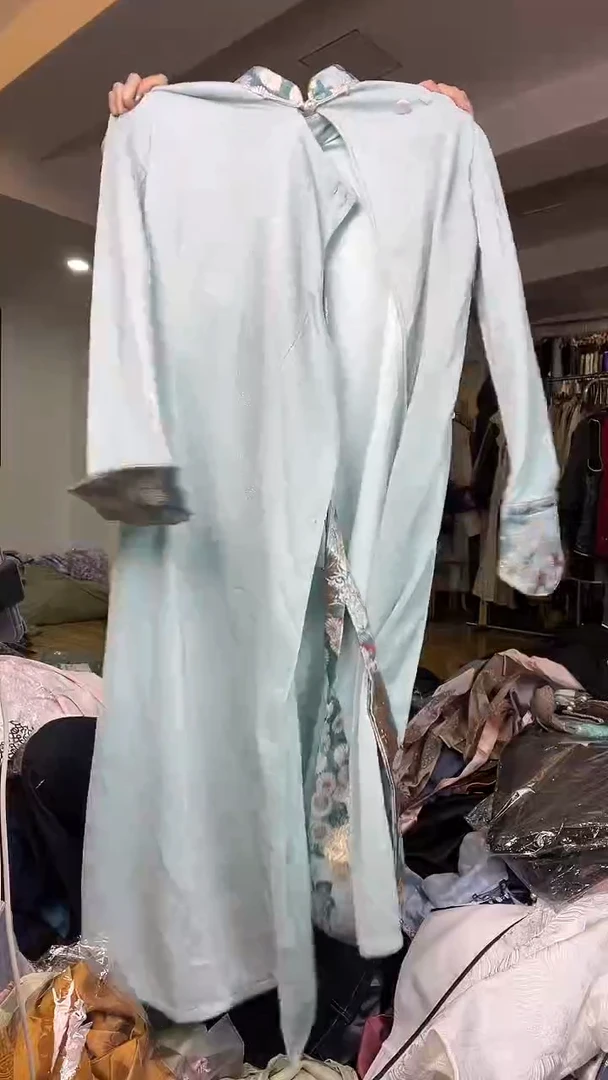 袍子      M码       80-110斤（福利）