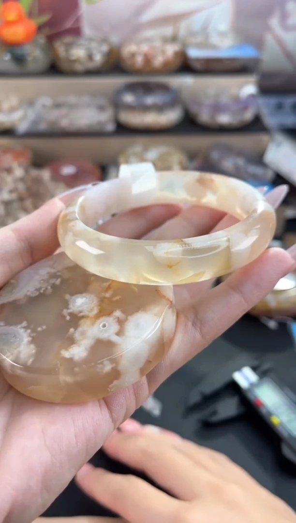 未镶嵌手镯石英质玉59