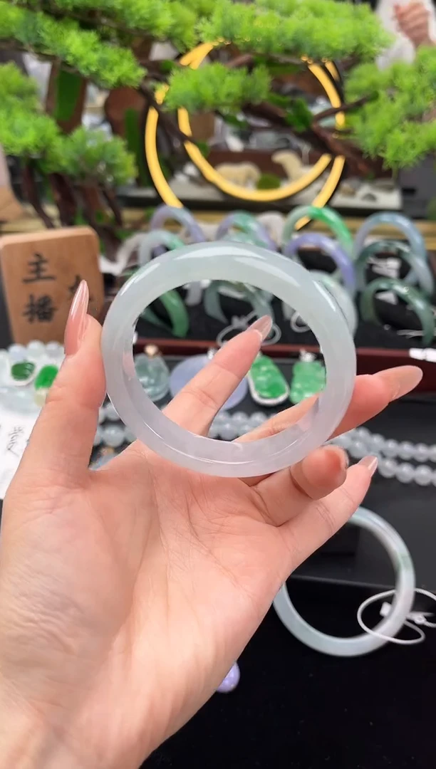 未镶嵌手镯翡翠手镯