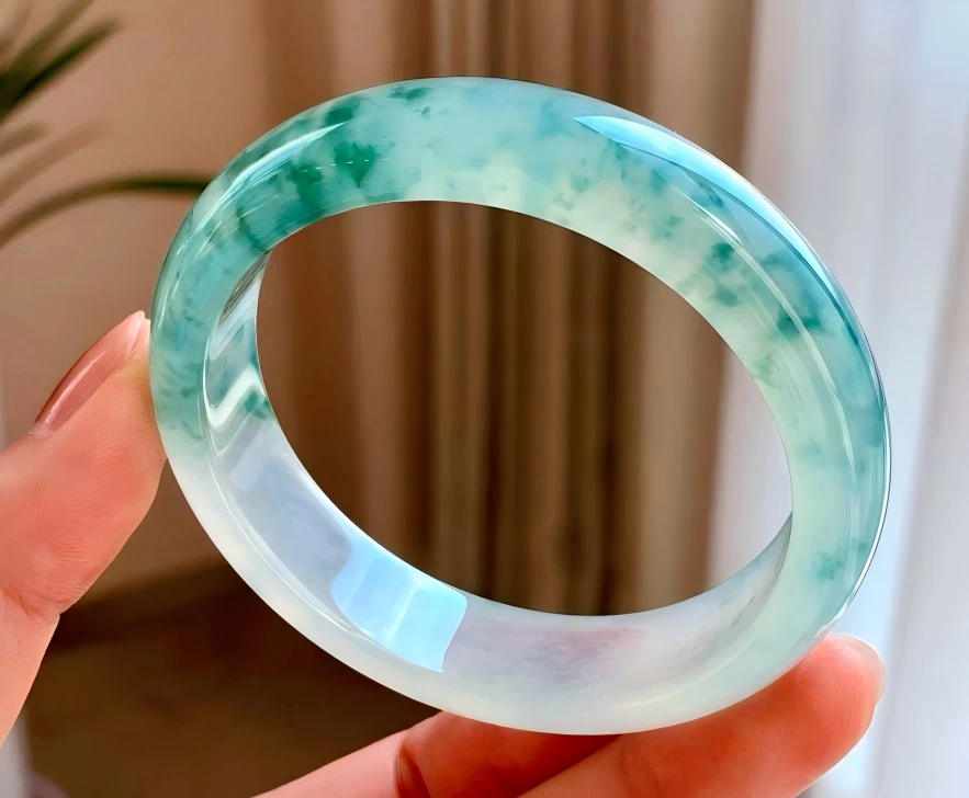 青花冰透镯子飘绿白手镯女款时尚