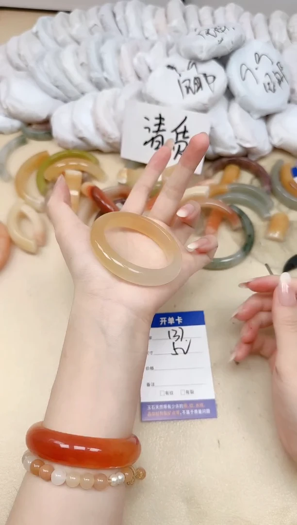 未镶嵌手镯石英质玉137/52