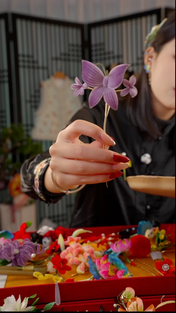 刺绣非遗绒花手工饰品