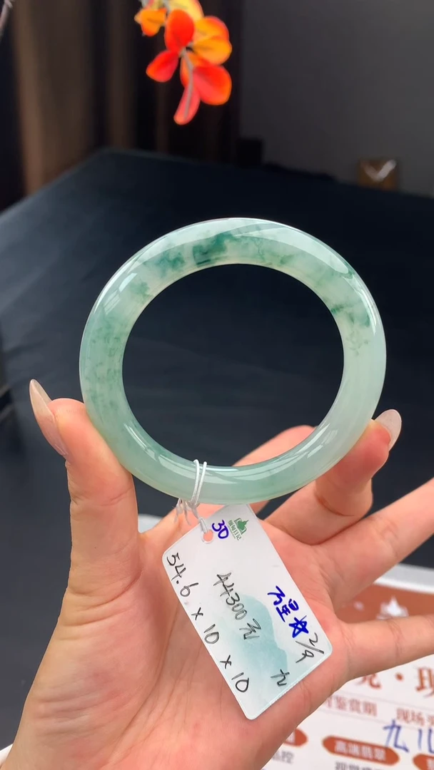 未镶嵌手镯翡翠自带#送人#，联系客服核对地址~