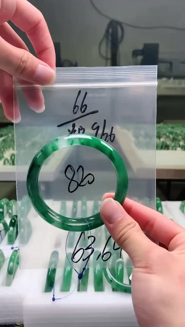 未镶嵌非洲翠手镯石英质玉非洲翠手镯63-64圈口66号