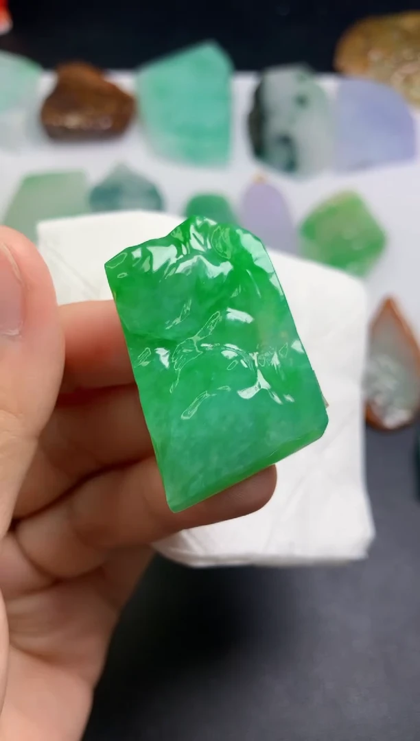 颈饰未镶嵌翡翠