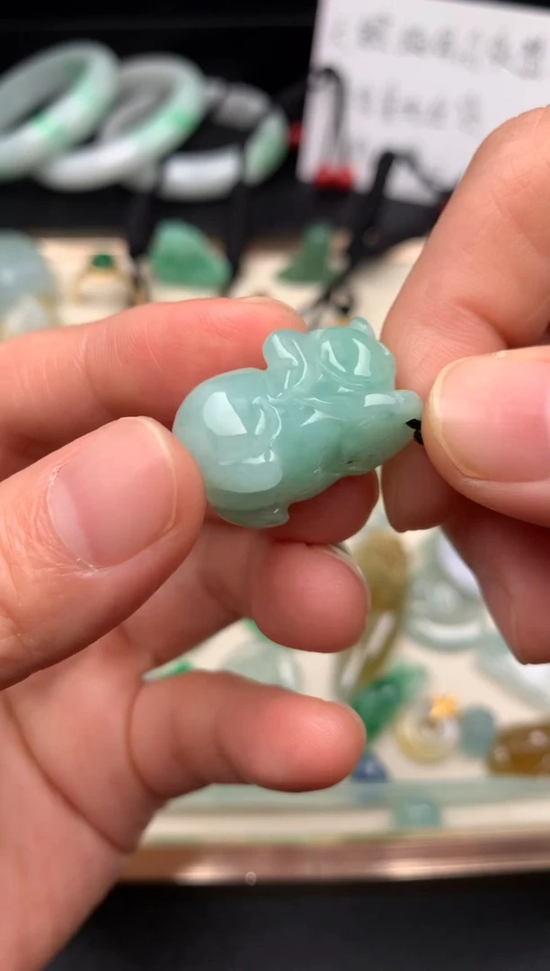 吊坠(不含链)未镶嵌翡翠猪