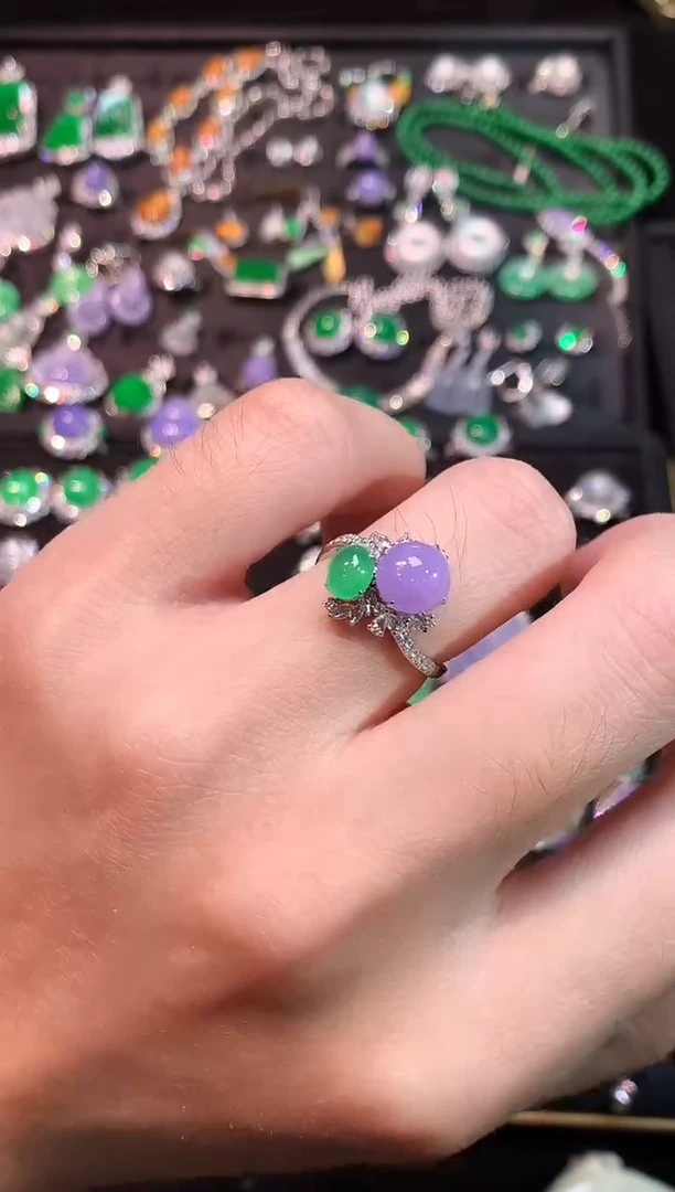18K金镶嵌戒指翡翠绿加紫双蛋面戒指