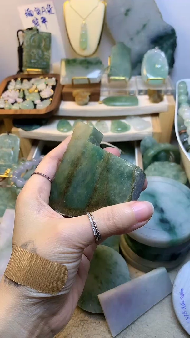 未镶嵌挂件翡翠逗*恼 缅甸A货翡翠，没有运费险