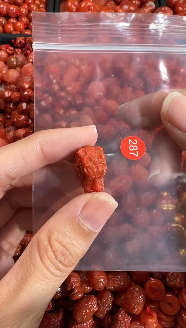 南红玛瑙未镶嵌颈饰1