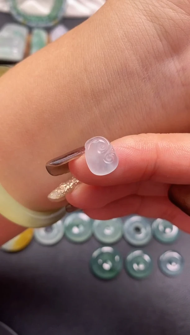 颈饰未镶嵌翡翠如意