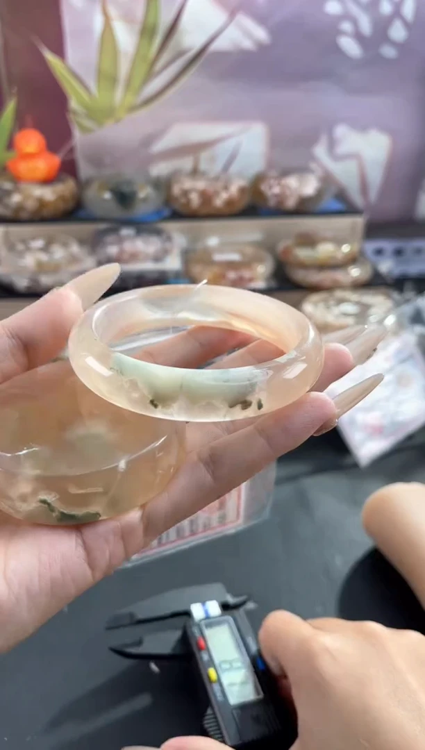 未镶嵌手镯石英质玉59