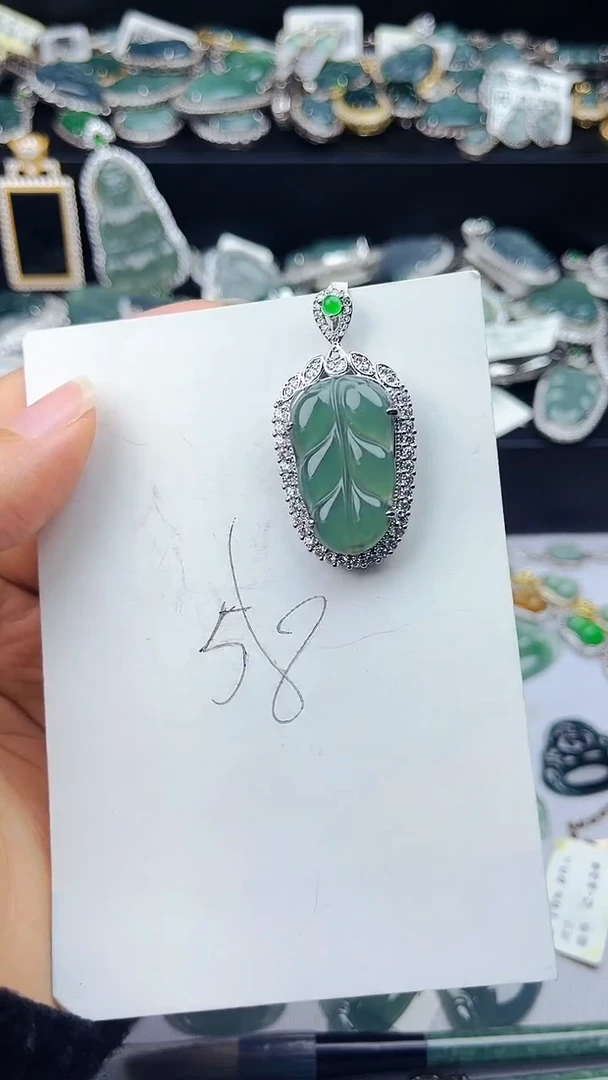 颈饰未镶嵌翡翠叶子
