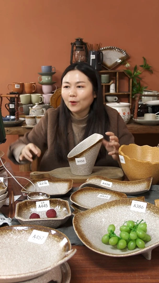 陶瓷A456 一只只陶瓷粗陶高低筒可能微瑕