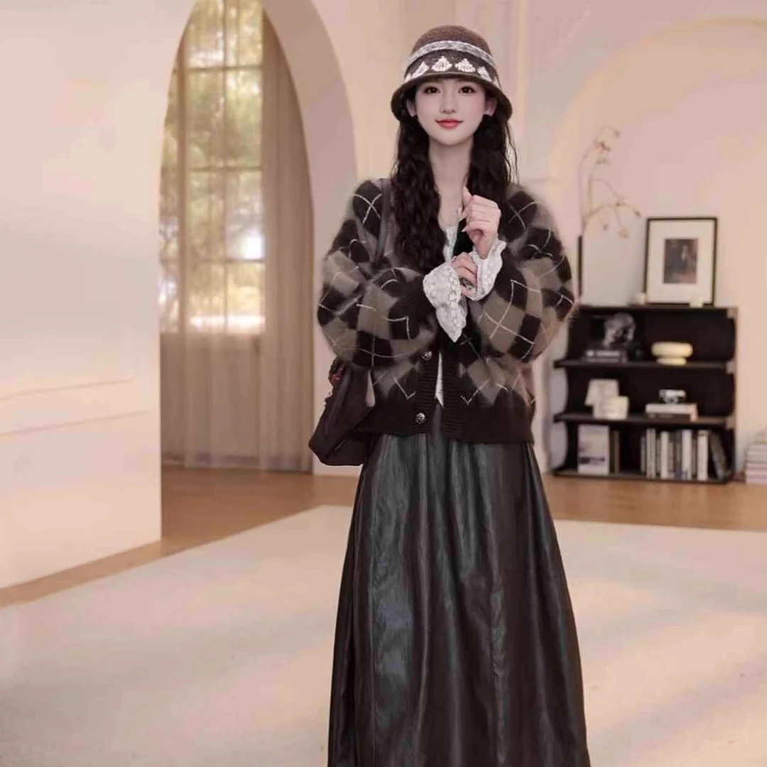 2025秋冬新款法式慵懒风菱形格毛衣开衫女长袖宽松舒适外套百搭