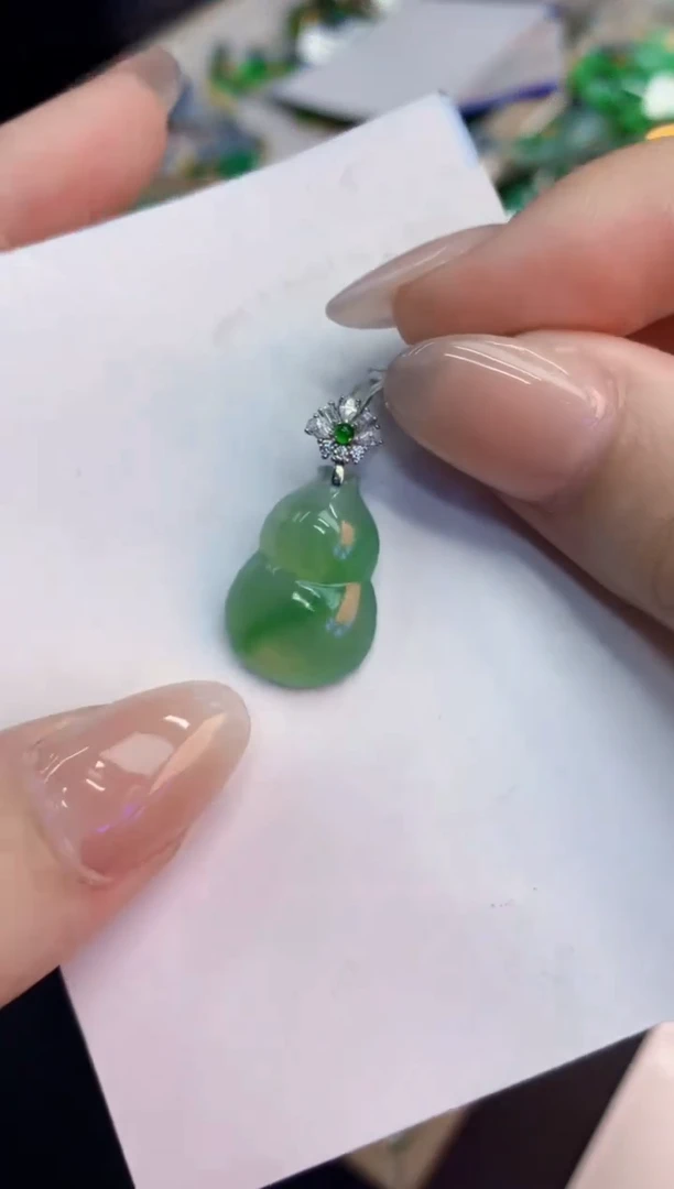 翡翠18K金镶嵌吊坠(不含链)1