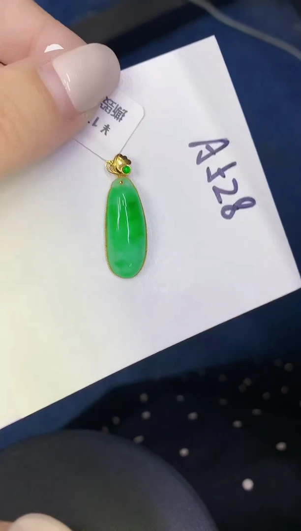 颈饰18K金镶嵌翡翠缅甸天然翡翠A货