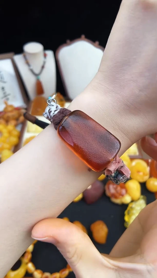 未镶嵌琥珀珠宝奇石柒月