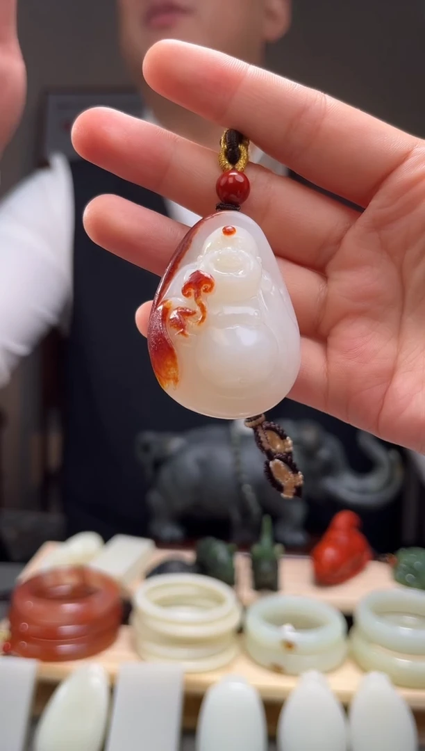 颈饰未镶嵌和田玉吊坠