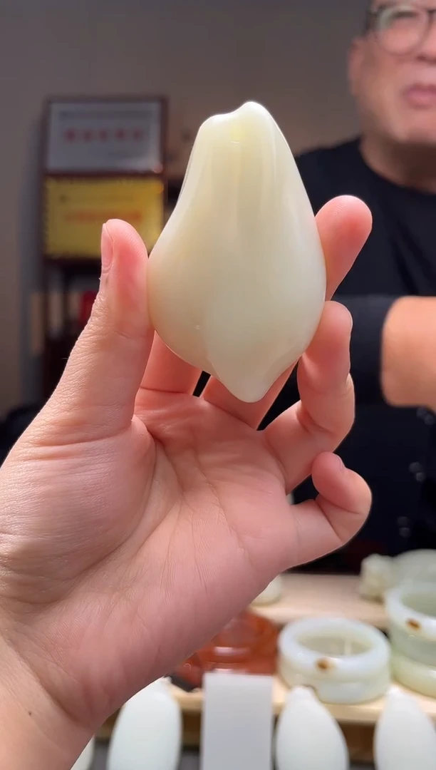 颈饰未镶嵌和田玉吊坠