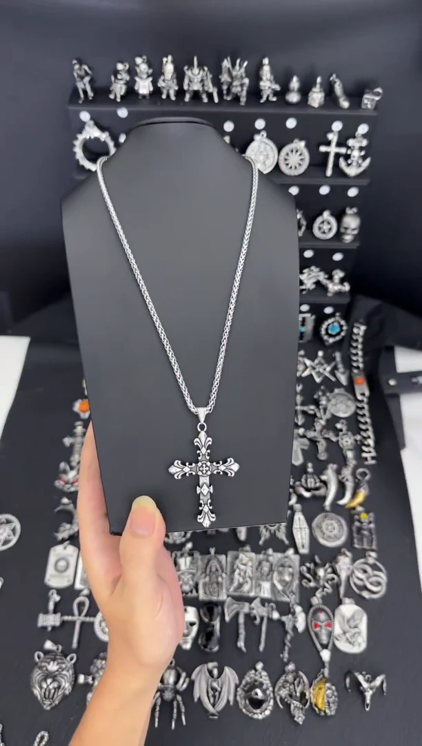 钛钢树脂十字架吊坠搭配龙骨项链60CM长度