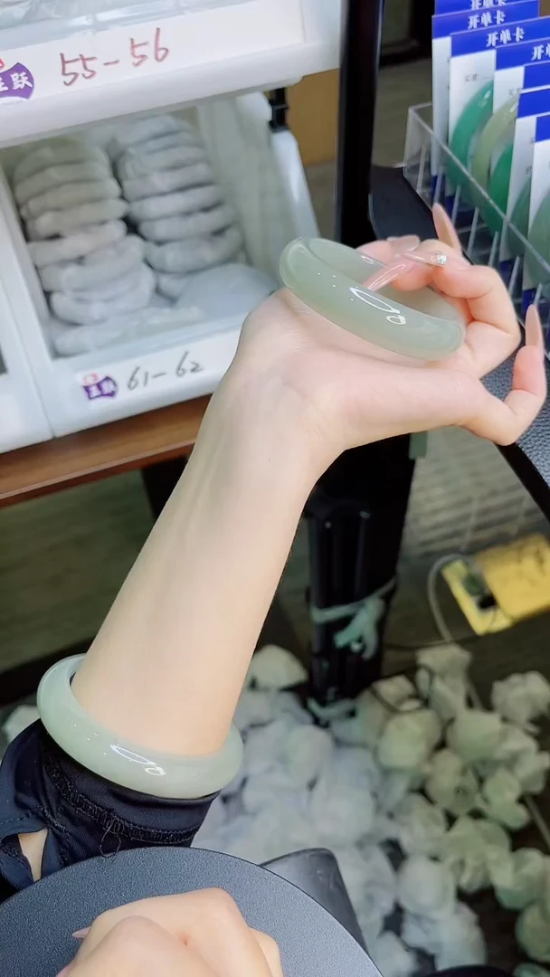 未镶嵌手镯石英质玉150-56
