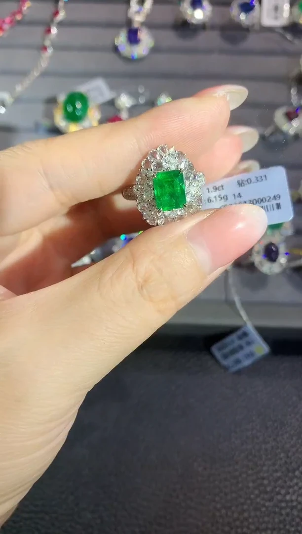 18K金镶嵌戒指祖母绿D148