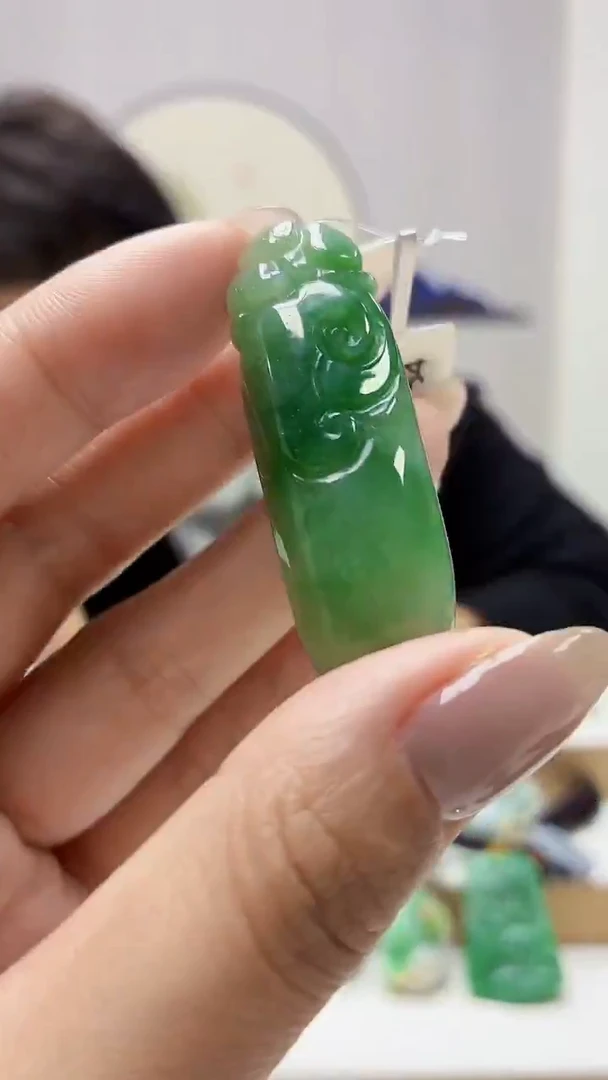 未镶嵌定制翡翠5145MM-毛货挂件7
