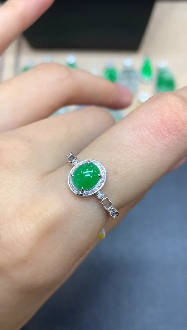 18K金镶嵌戒指翡翠蛋面【无服务费