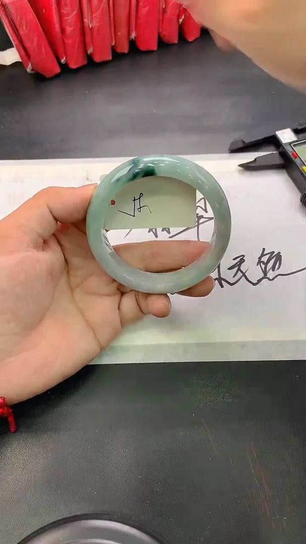 翡翠手镯未镶嵌190