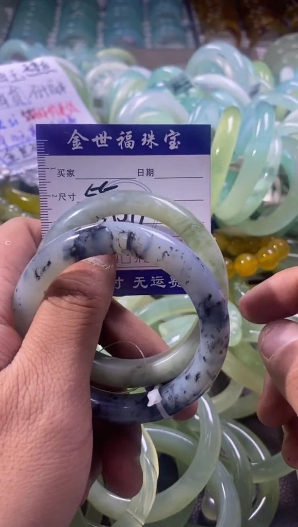 未镶嵌蛇纹石玉手镯1