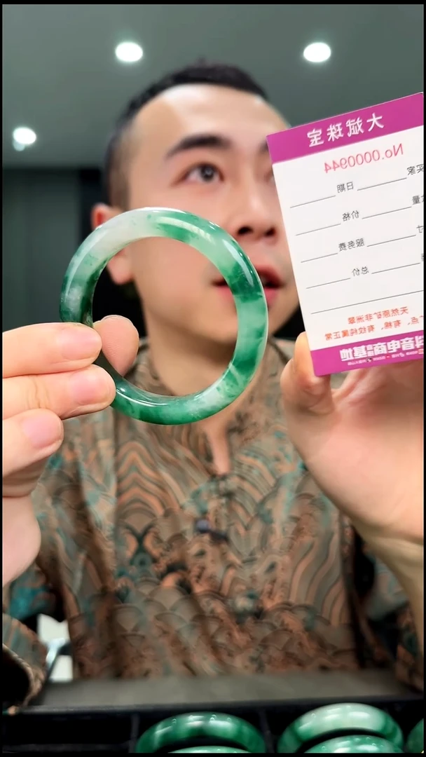 未镶嵌手镯石英质玉52.3