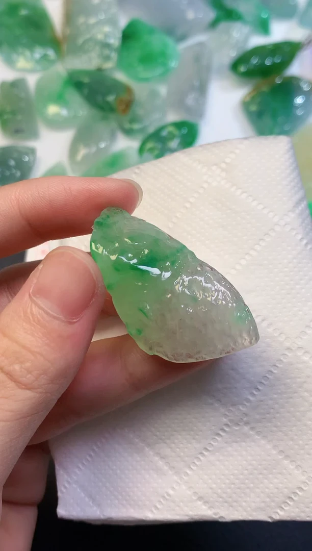 颈饰未镶嵌翡翠