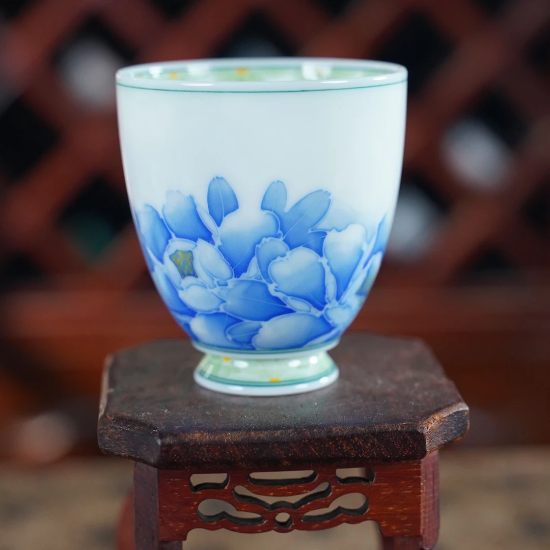玉泥薄胎蓝彩牡丹杯