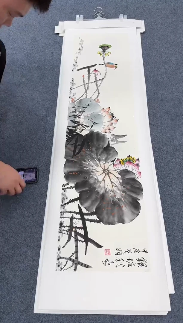 国画写意荷花横手绘作品