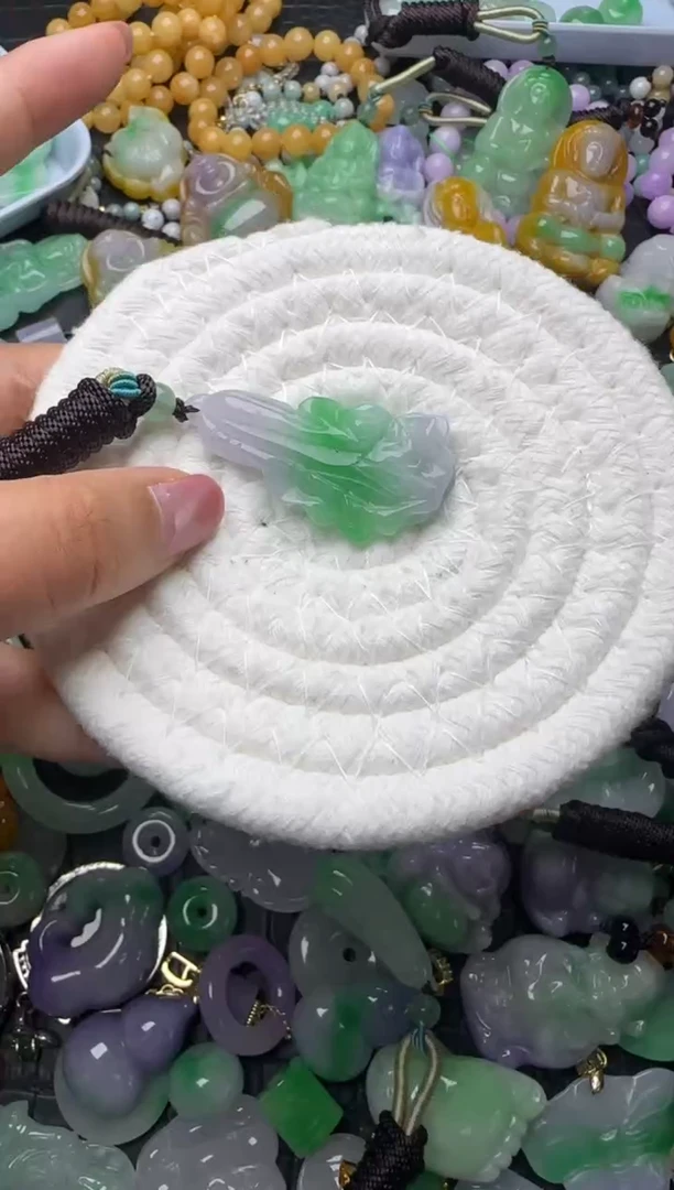 颈饰未镶嵌翡翠天然缅甸翡翠吊坠