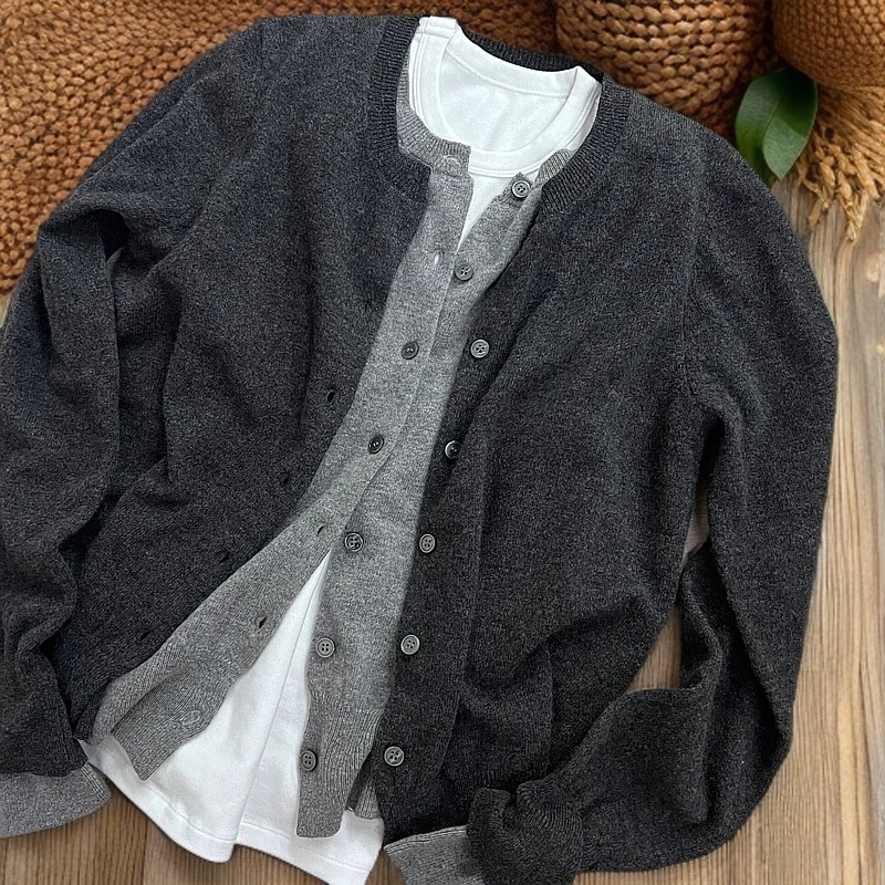 灰色假两件圆领针织开衫女春秋季爆款时尚百搭显瘦长袖针织衫上衣