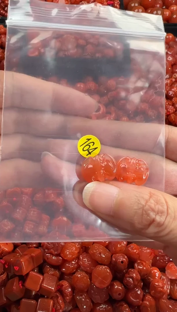 南红玛瑙未镶嵌颈饰1